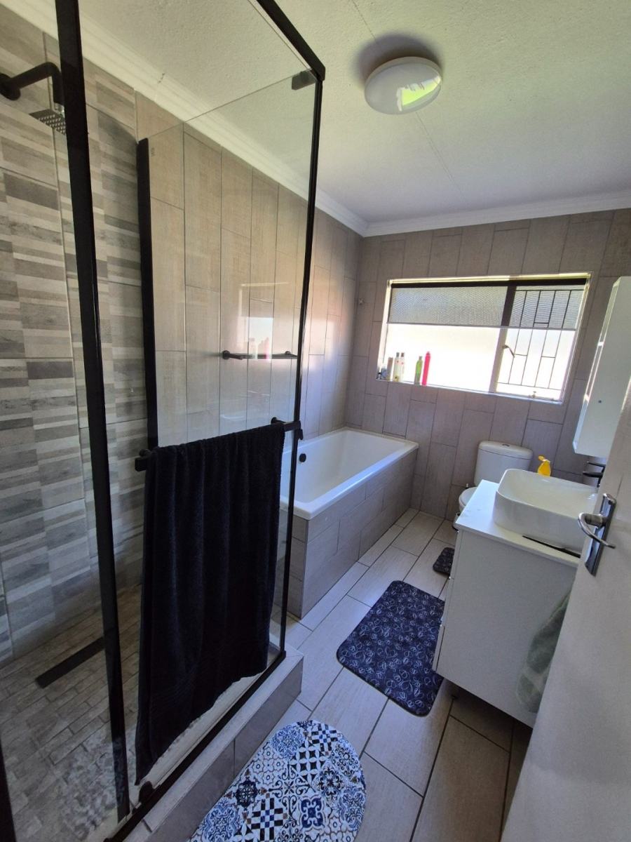 To Let 3 Bedroom Property for Rent in Pellissier Free State